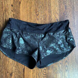 Black Pattern 2.5" LuluLemon Speed Up Low RiseShort Size 12